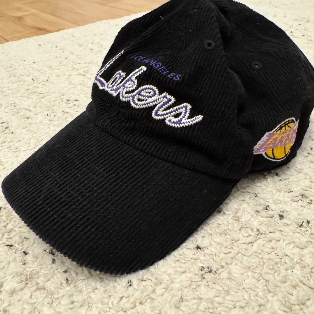 Mitchell & Ness Los Angeles Lakers Corduroy Baseball Hat - Black